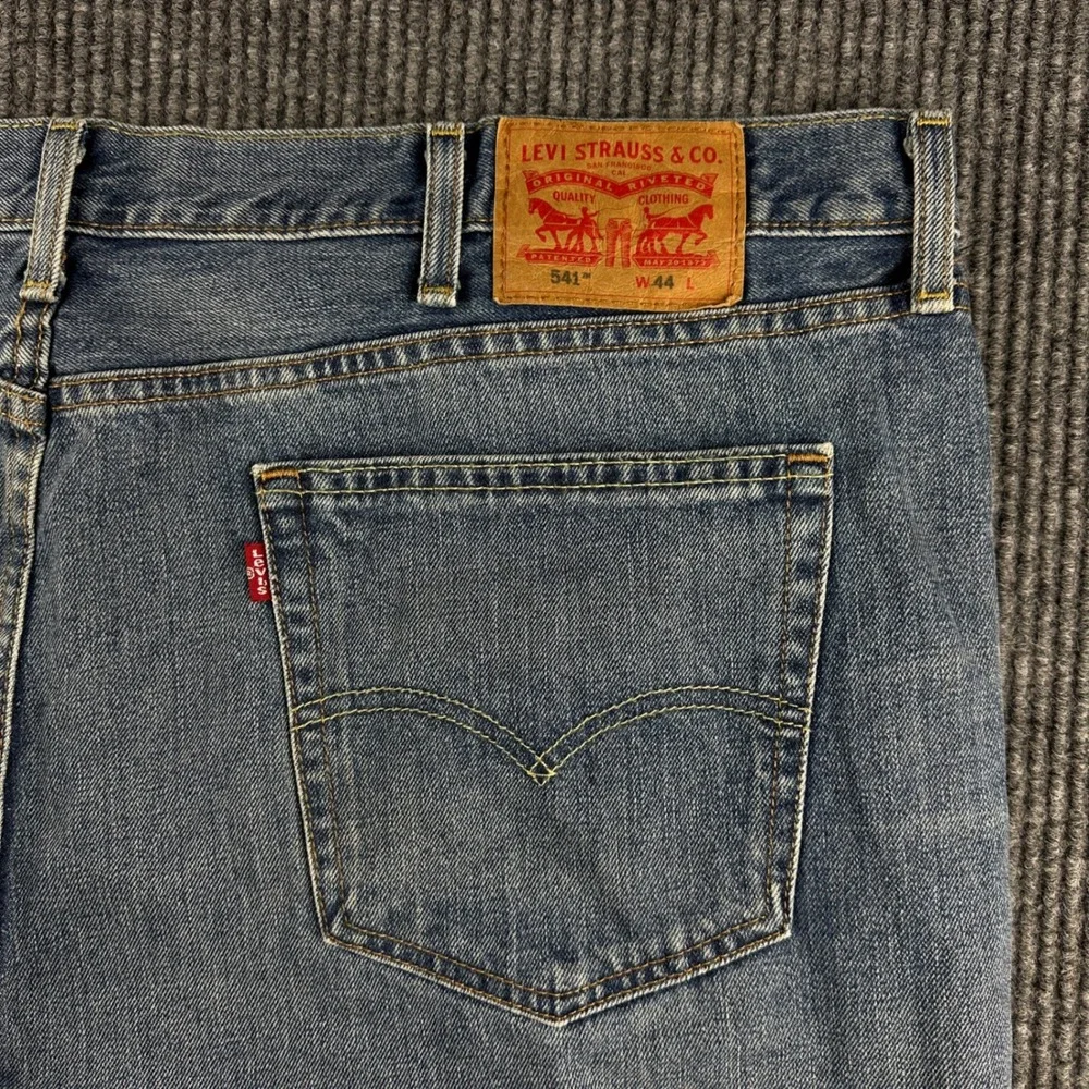 Levis 541 Athletic Taper Denim Shorts Mens 44 Blue Medium Wash Jean Shorts 2961